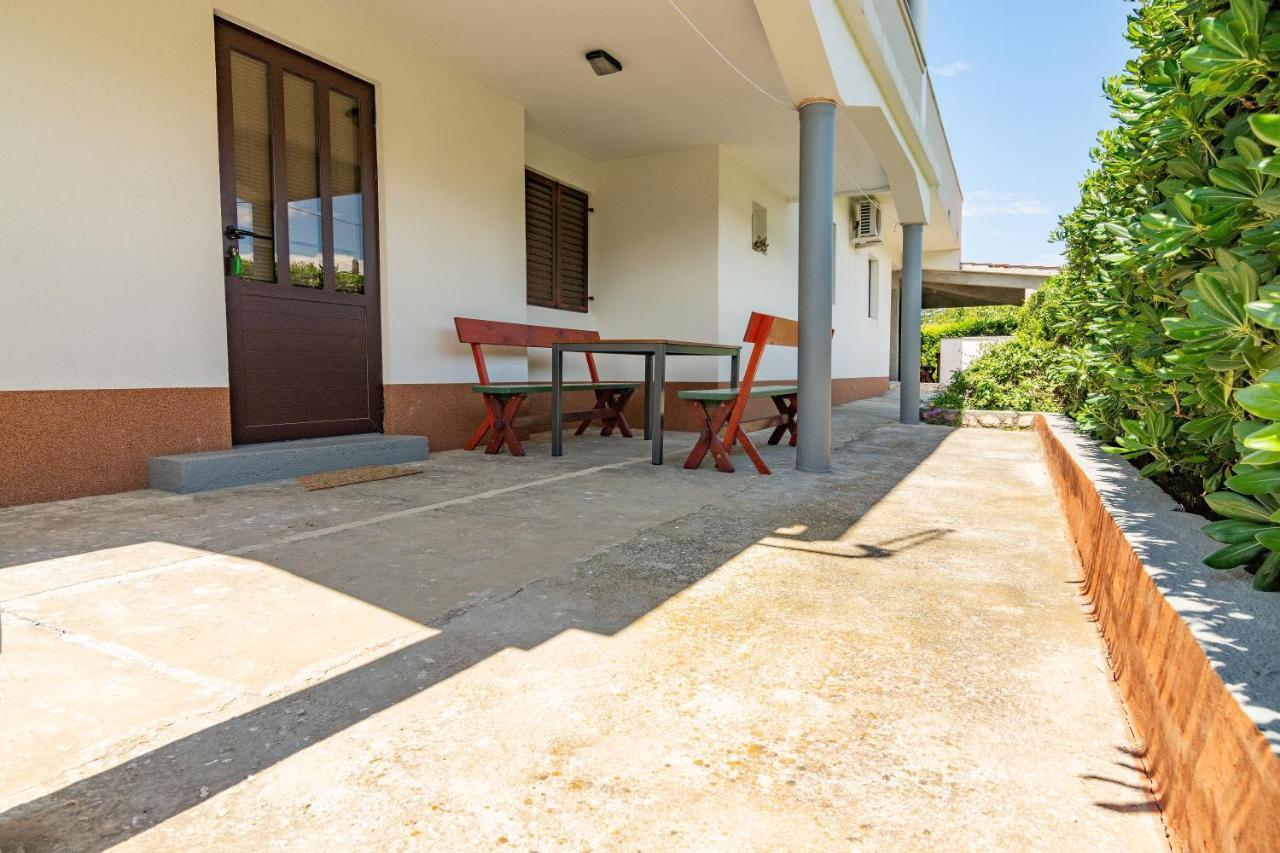 Apartment Dumicic 2 Mundanije ภายนอก รูปภาพ
